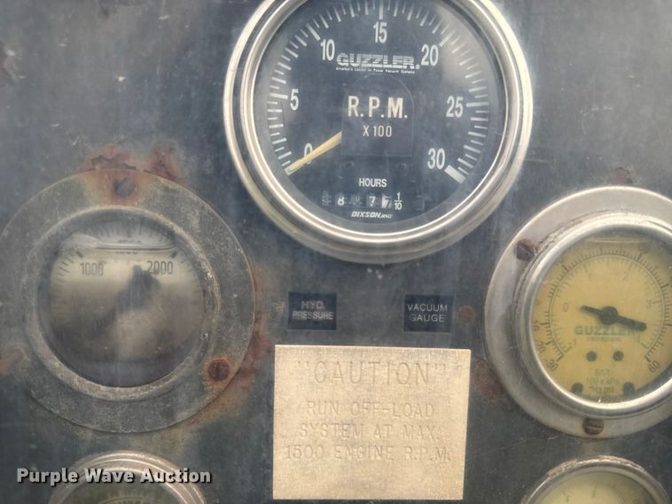 image for item EA2019 1999 International 2674 vacuum truck