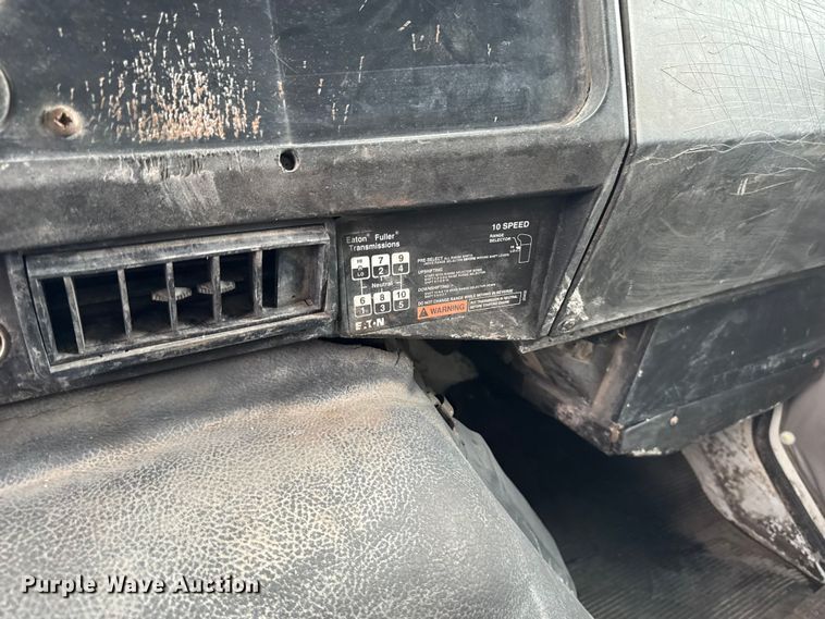 image for item EA2019 1999 International 2674 vacuum truck