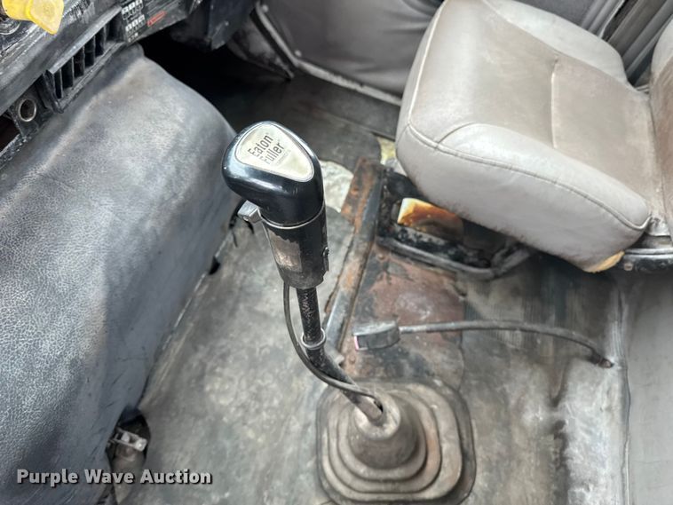 image for item EA2019 1999 International 2674 vacuum truck