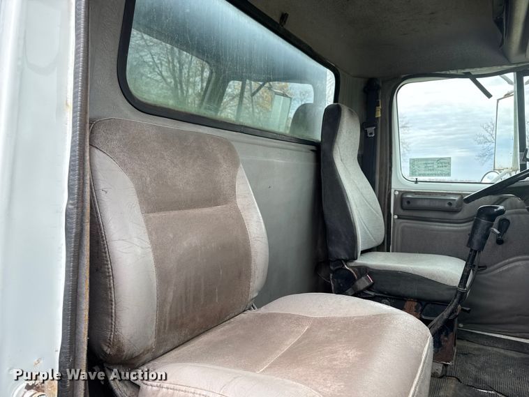 image for item EA2019 1999 International 2674 vacuum truck