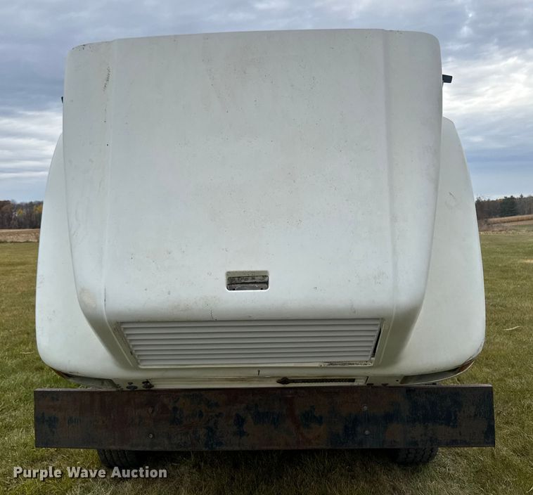 image for item EA2019 1999 International 2674 vacuum truck