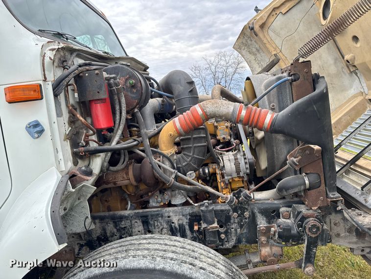 image for item EA2019 1999 International 2674 vacuum truck