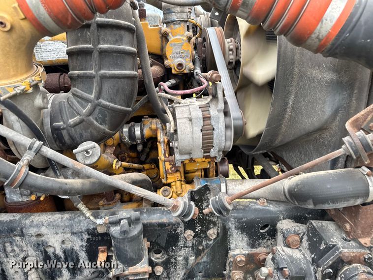 image for item EA2019 1999 International 2674 vacuum truck