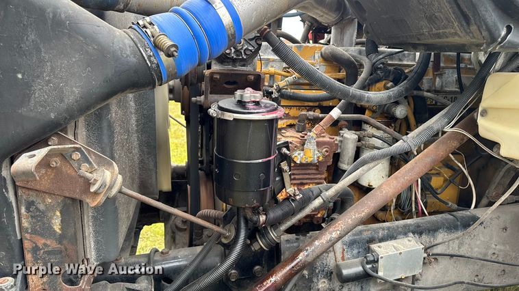 image for item EA2019 1999 International 2674 vacuum truck