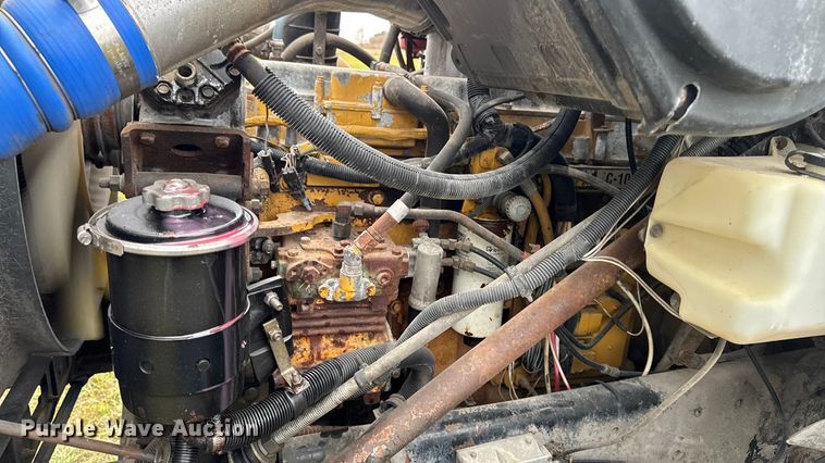 image for item EA2019 1999 International 2674 vacuum truck