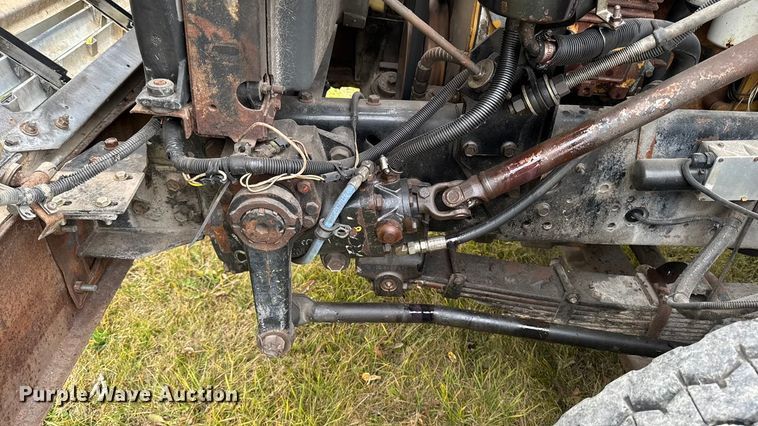 image for item EA2019 1999 International 2674 vacuum truck