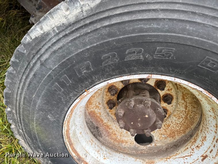 image for item EA2019 1999 International 2674 vacuum truck