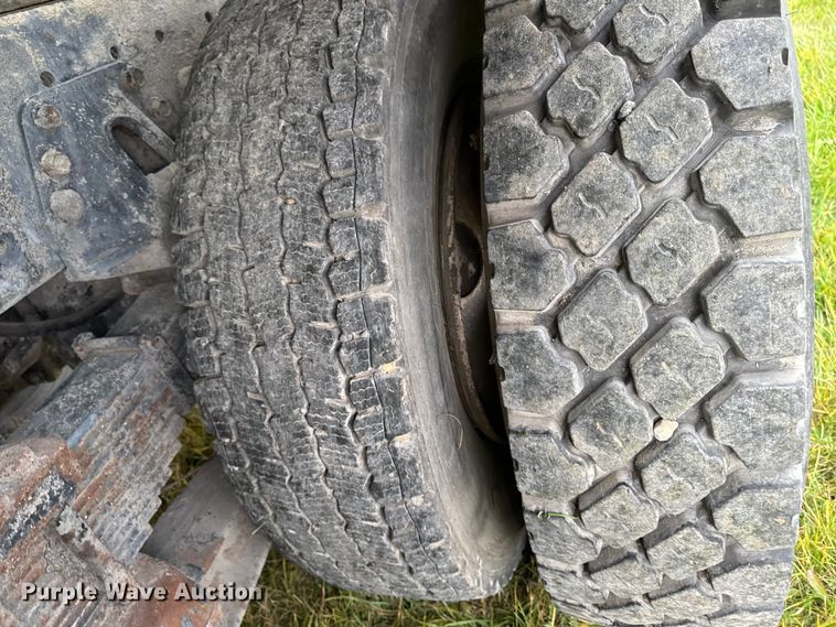 image for item EA2019 1999 International 2674 vacuum truck