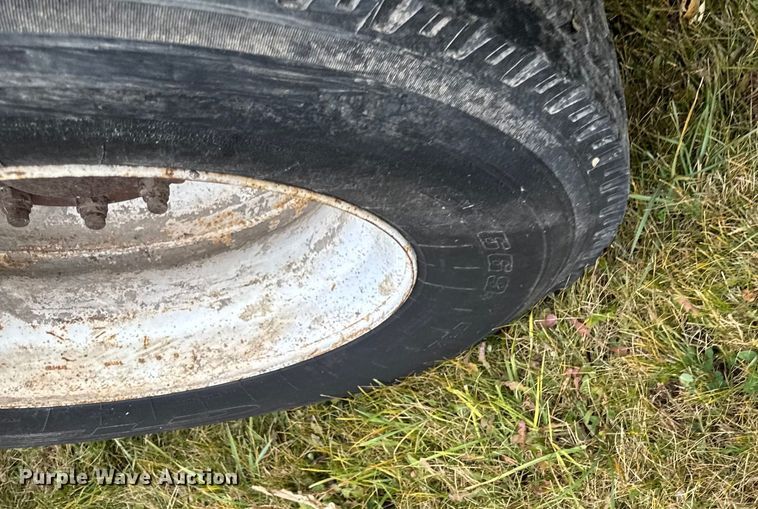 image for item EA2019 1999 International 2674 vacuum truck