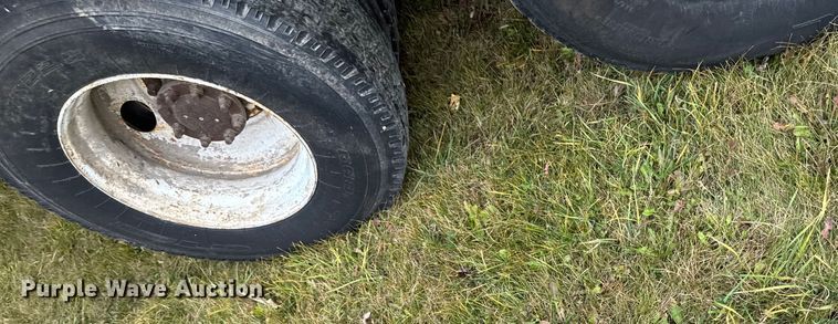 image for item EA2019 1999 International 2674 vacuum truck