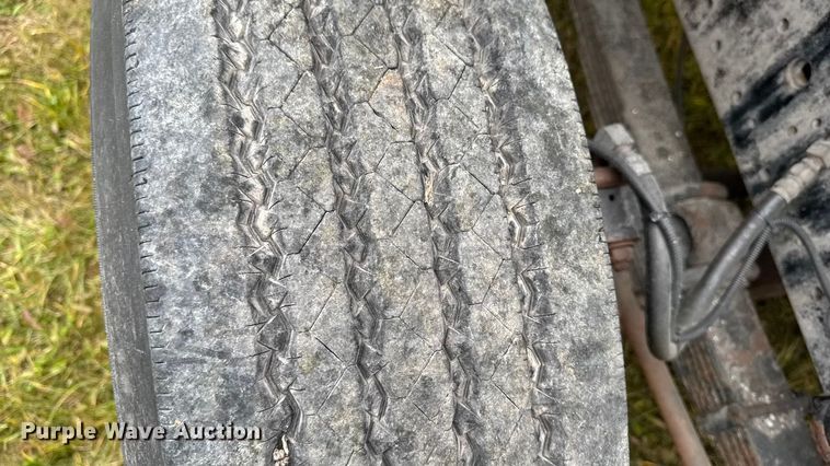 image for item EA2019 1999 International 2674 vacuum truck