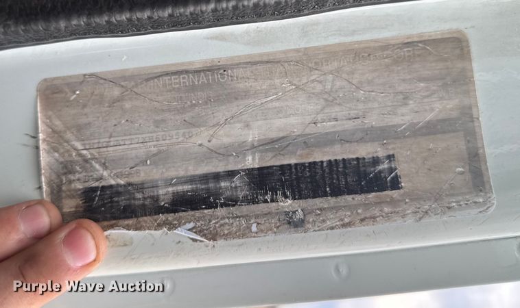 image for item EA2019 1999 International 2674 vacuum truck