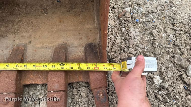 image for item EA2091 2006 Takeuchi TB135 mini excavator