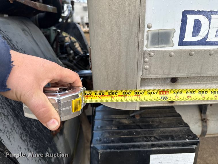 image for item EA2108 1993 Volvo FE box truck