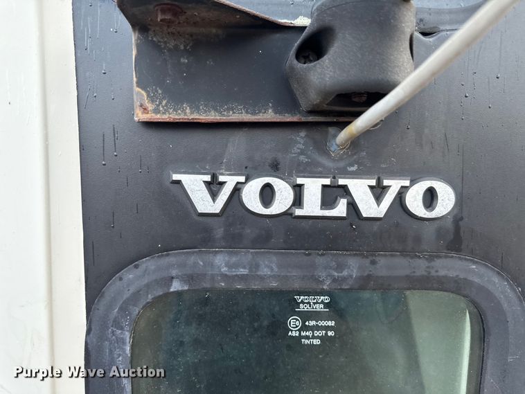 image for item EA2108 1993 Volvo FE box truck