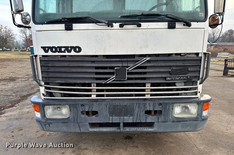 image for item EA2108 1993 Volvo FE box truck