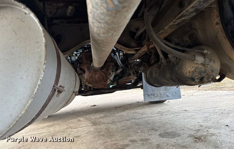 image for item EA2108 1993 Volvo FE box truck