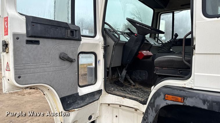 image for item EA2108 1993 Volvo FE box truck