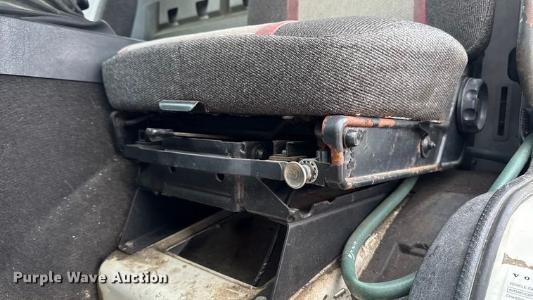 image for item EA2108 1993 Volvo FE box truck