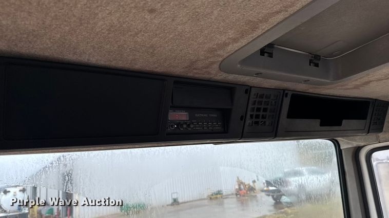 image for item EA2108 1993 Volvo FE box truck