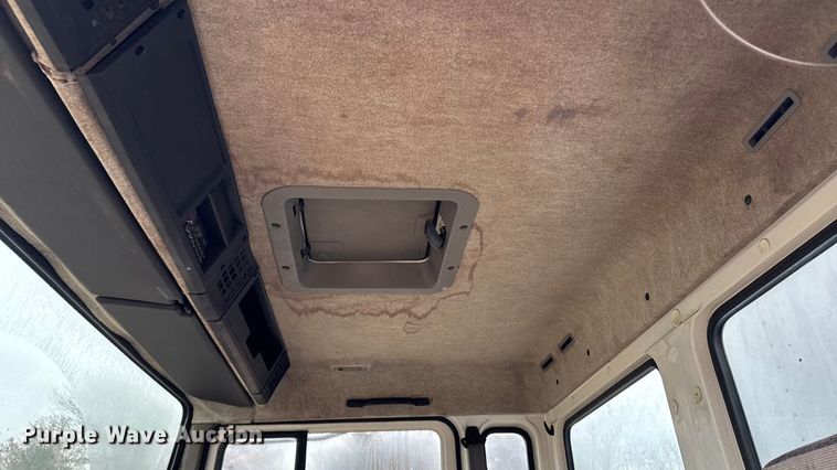 image for item EA2108 1993 Volvo FE box truck