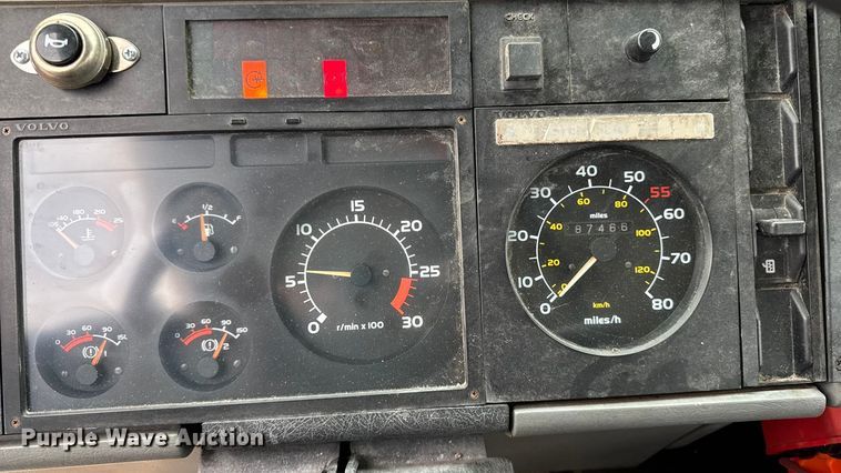 image for item EA2108 1993 Volvo FE box truck