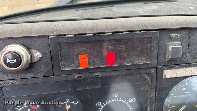 image for item EA2108 1993 Volvo FE box truck