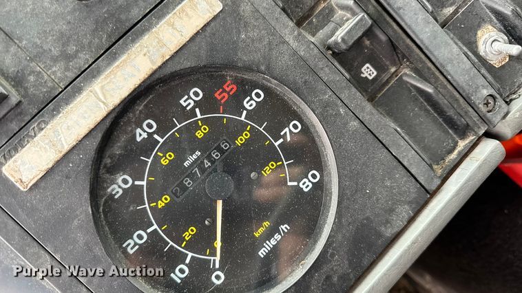 image for item EA2108 1993 Volvo FE box truck