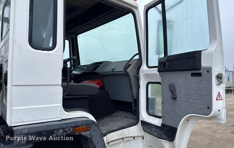 image for item EA2108 1993 Volvo FE box truck