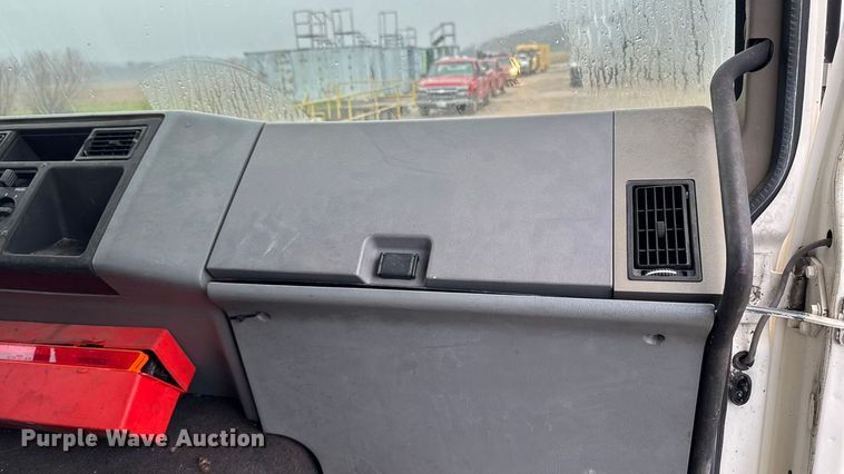 image for item EA2108 1993 Volvo FE box truck