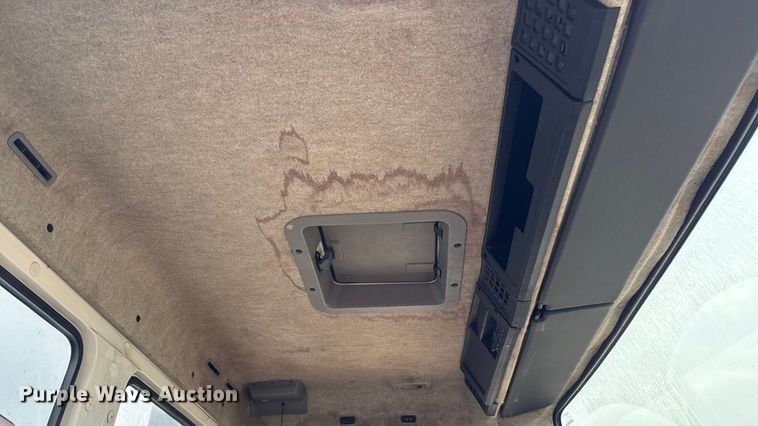 image for item EA2108 1993 Volvo FE box truck