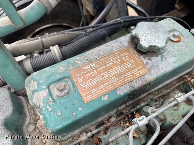 image for item EA2108 1993 Volvo FE box truck