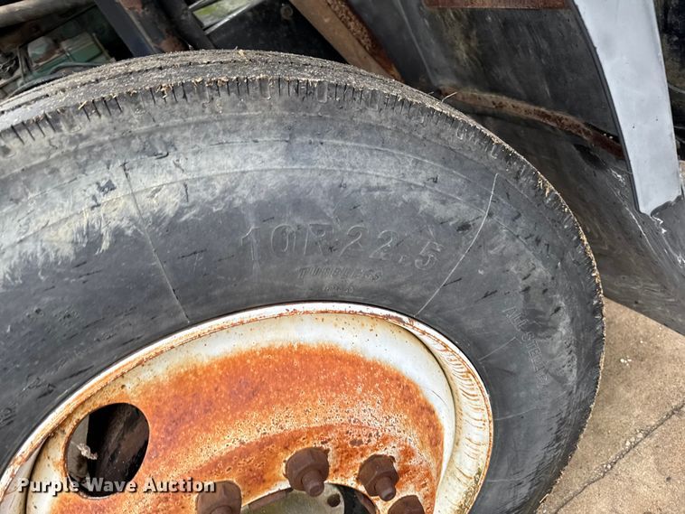 image for item EA2108 1993 Volvo FE box truck