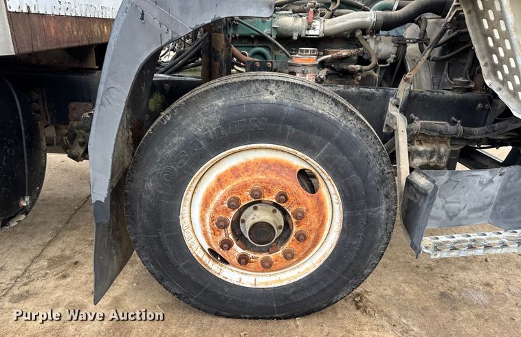 image for item EA2108 1993 Volvo FE box truck