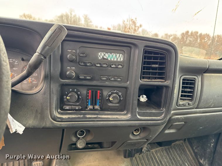 image for item EA2115 2006 Chevrolet Silverado 1500 pickup truck