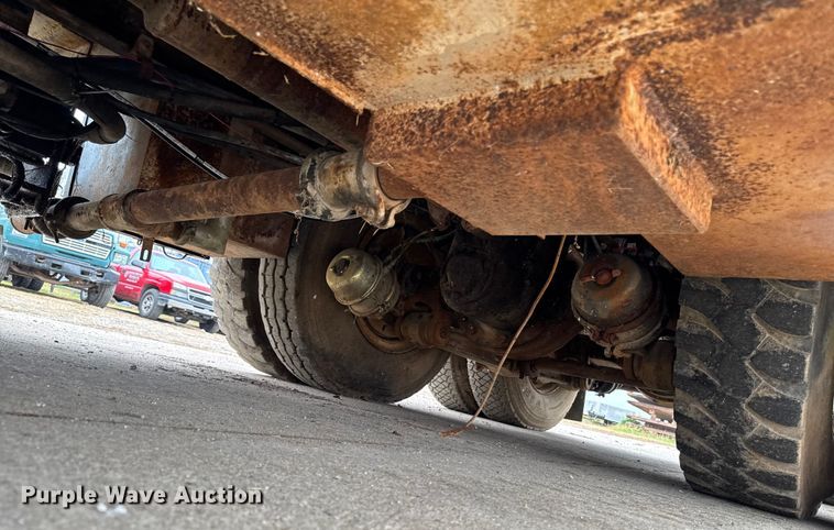 image for item EA2118 1990 International F2574 vacuum truck