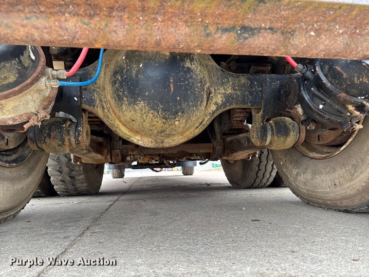 image for item EA2118 1990 International F2574 vacuum truck