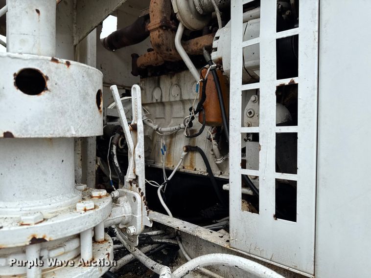 image for item EA2118 1990 International F2574 vacuum truck