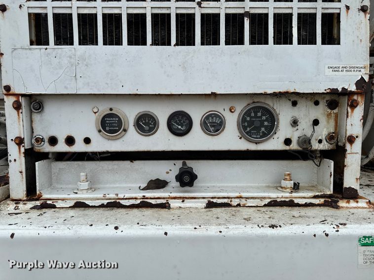 image for item EA2118 1990 International F2574 vacuum truck