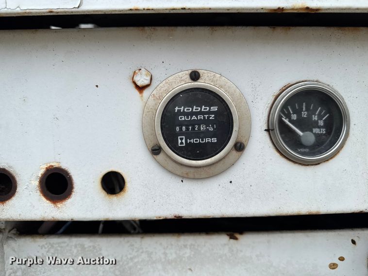 image for item EA2118 1990 International F2574 vacuum truck