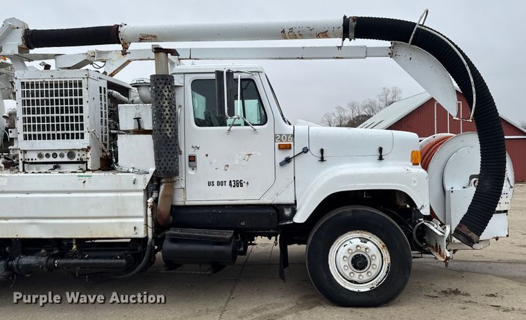 image for item EA2118 1990 International F2574 vacuum truck