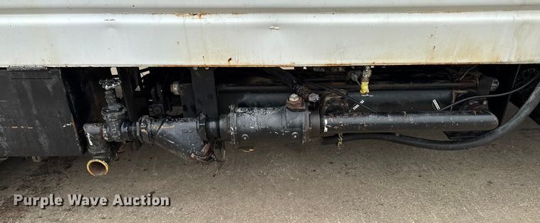 image for item EA2118 1990 International F2574 vacuum truck