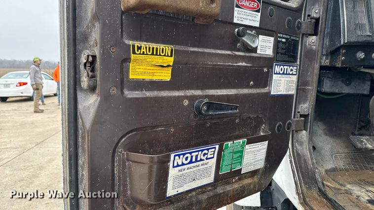 image for item EA2118 1990 International F2574 vacuum truck