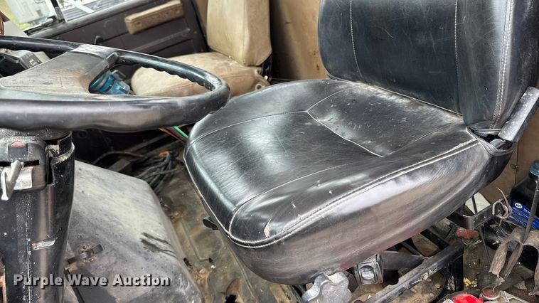 image for item EA2118 1990 International F2574 vacuum truck