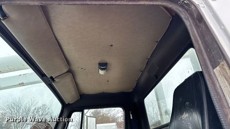 image for item EA2118 1990 International F2574 vacuum truck