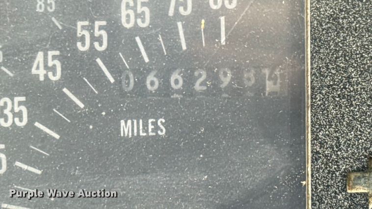 image for item EA2118 1990 International F2574 vacuum truck