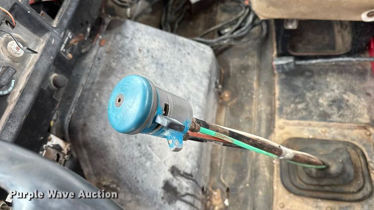 image for item EA2118 1990 International F2574 vacuum truck