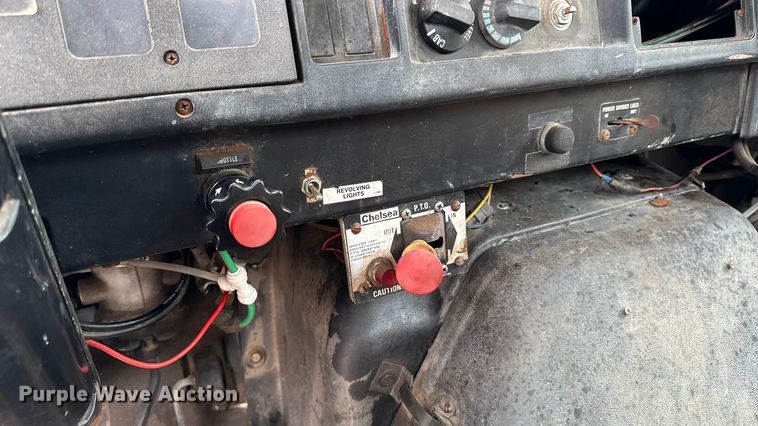 image for item EA2118 1990 International F2574 vacuum truck