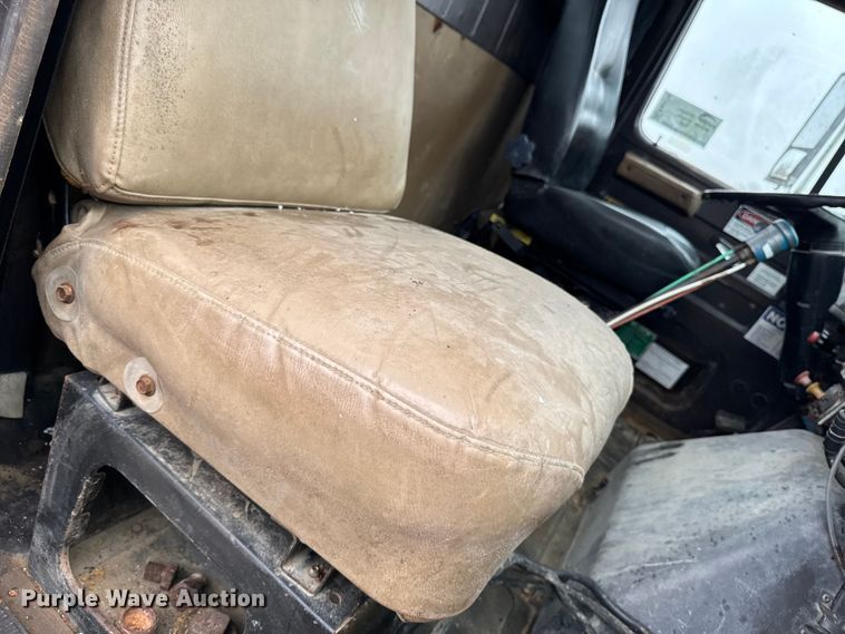 image for item EA2118 1990 International F2574 vacuum truck