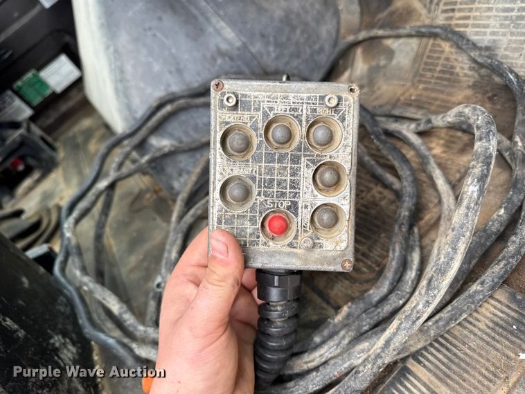 image for item EA2118 1990 International F2574 vacuum truck